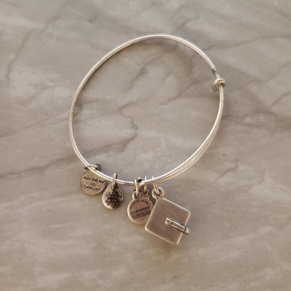 🎓 Alex and Ani Silver 2017 Graduation Cap Expandable Charm Bracelet 🎓 - Picture 1 of 3